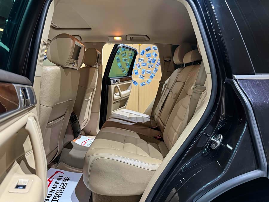 Volkswagen Touareg 2010 immagine di auto #15