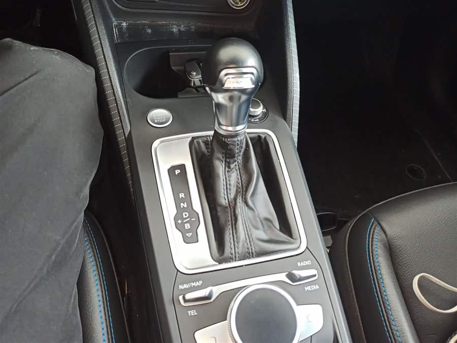 Audi Q2L e-tron 2021 صورة سيارة #15