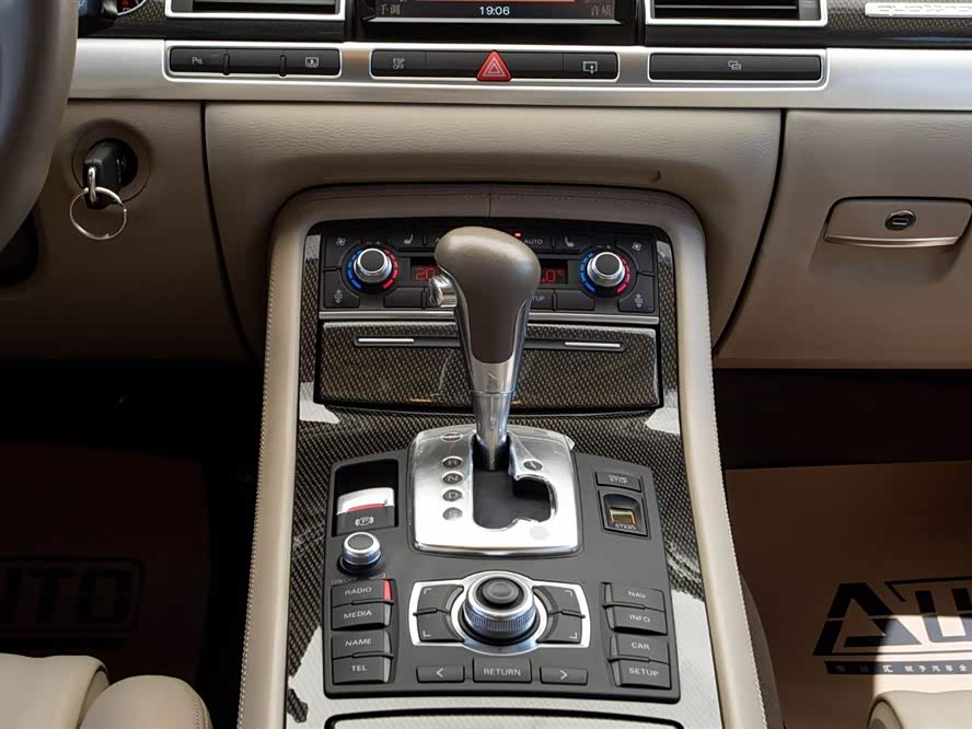 Audi S8 2009 car image #15