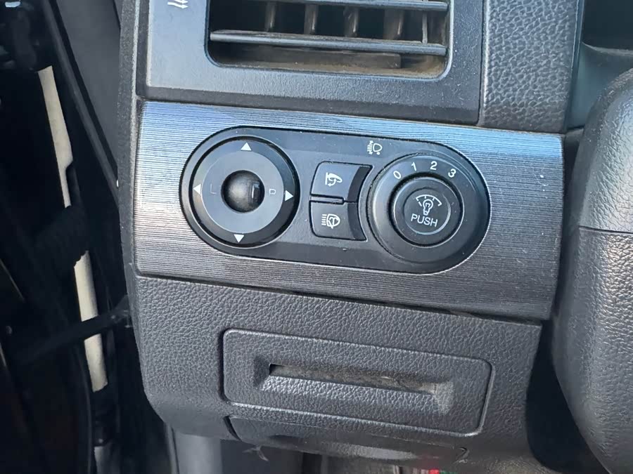 Chevrolet Captiva (Imported) 2011 #15 Chevrolet Captiva (Imported) 2011 car image #15