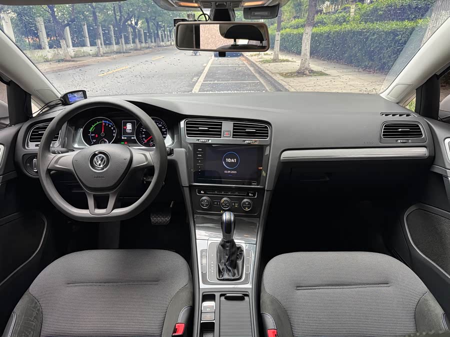 Volkswagen Golf Pure Electric 2021 car image #15