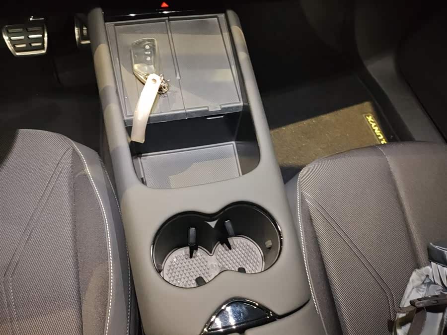 Volkswagen ID.UNYX 06 2025 #15 Volkswagen ID.UNYX 06 2025 imagen de coche #15