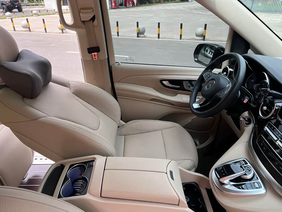 Mercedes-Benz V Class 2020 car image #15