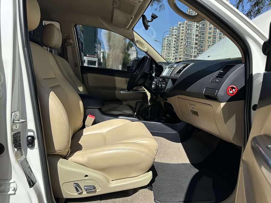 Toyota Fortuner 2016 immagine di auto #15