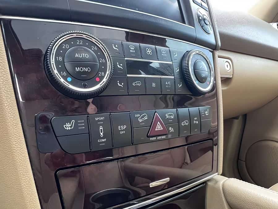 Mercedes-Benz M Class 2009 car image #15