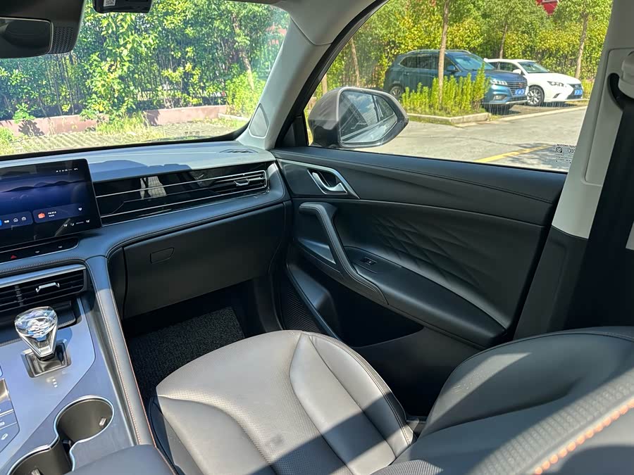 Roewe RX5 New Energy 2022 изображение автомобиля #15