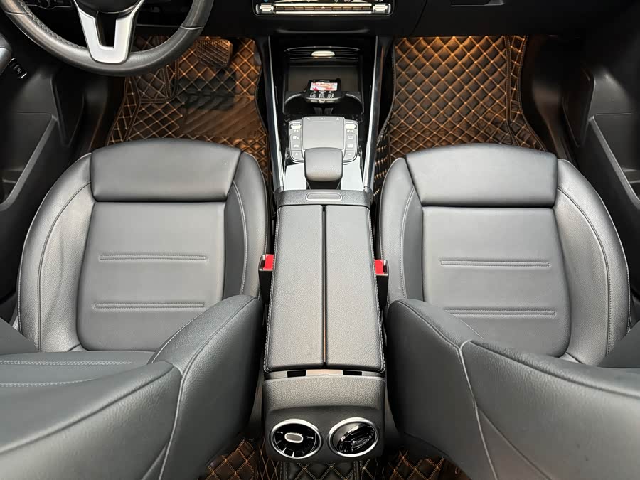 Mercedes-Benz GLA Class 2022 car image #15