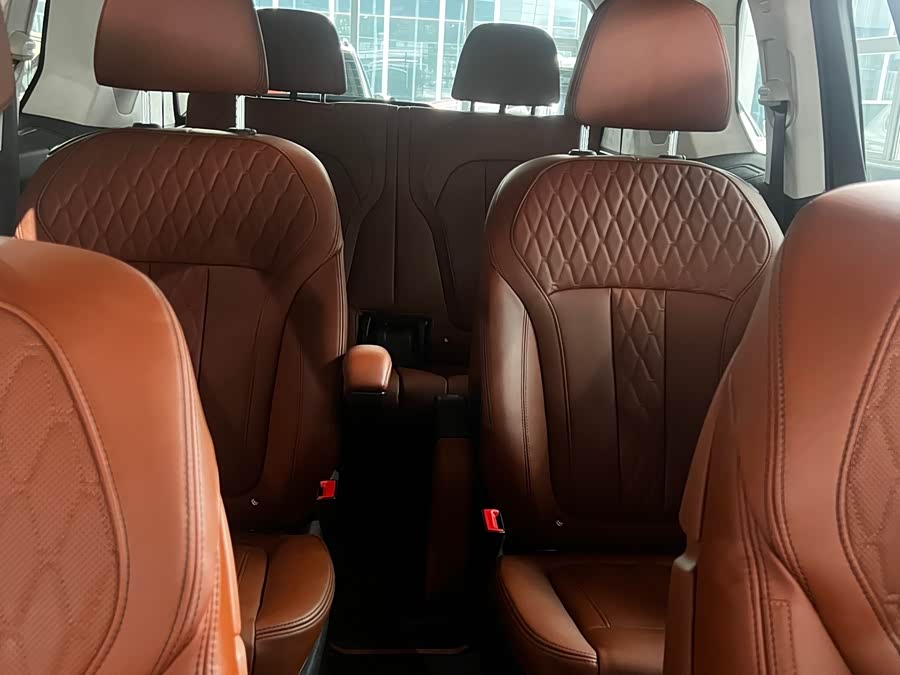 BMW X7 M60i 2023 car image #15