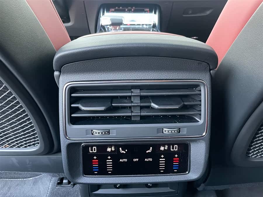 Audi SQ7 2024 immagine di auto #15