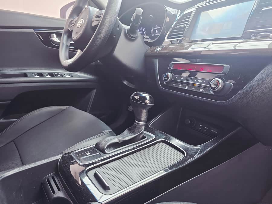 起亚 起亚K4 2015 汽车图片 #15