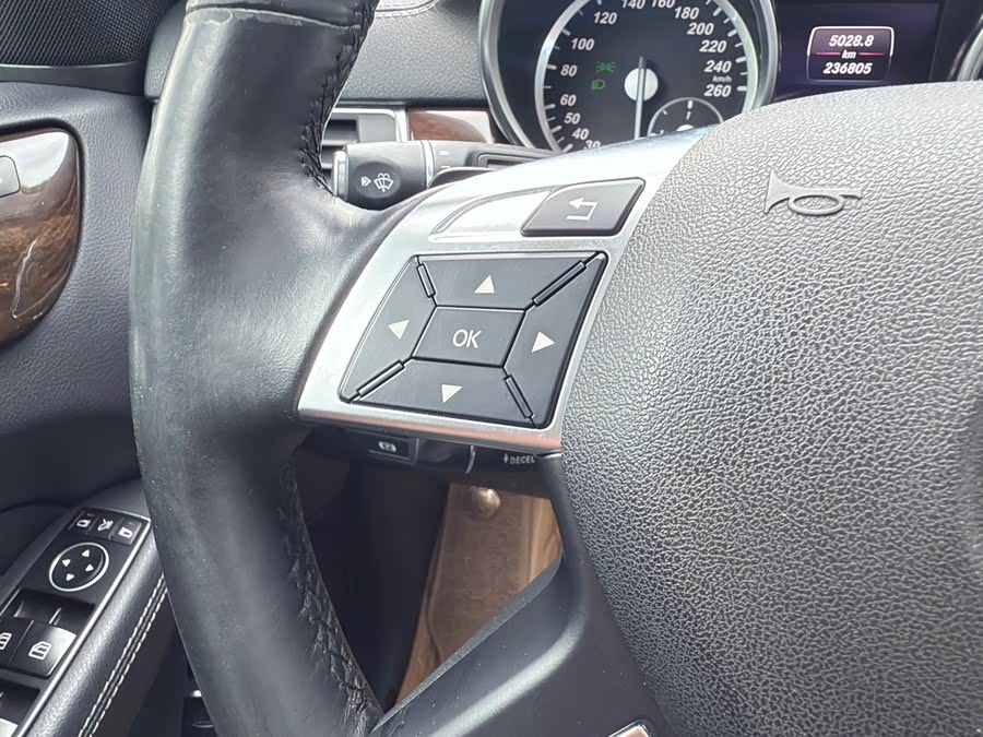 Mercedes-Benz GL Class 2017 immagine di auto #15