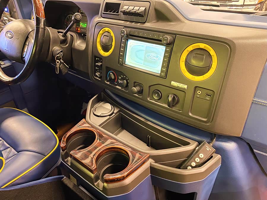 Ford E350 2010 car image #15