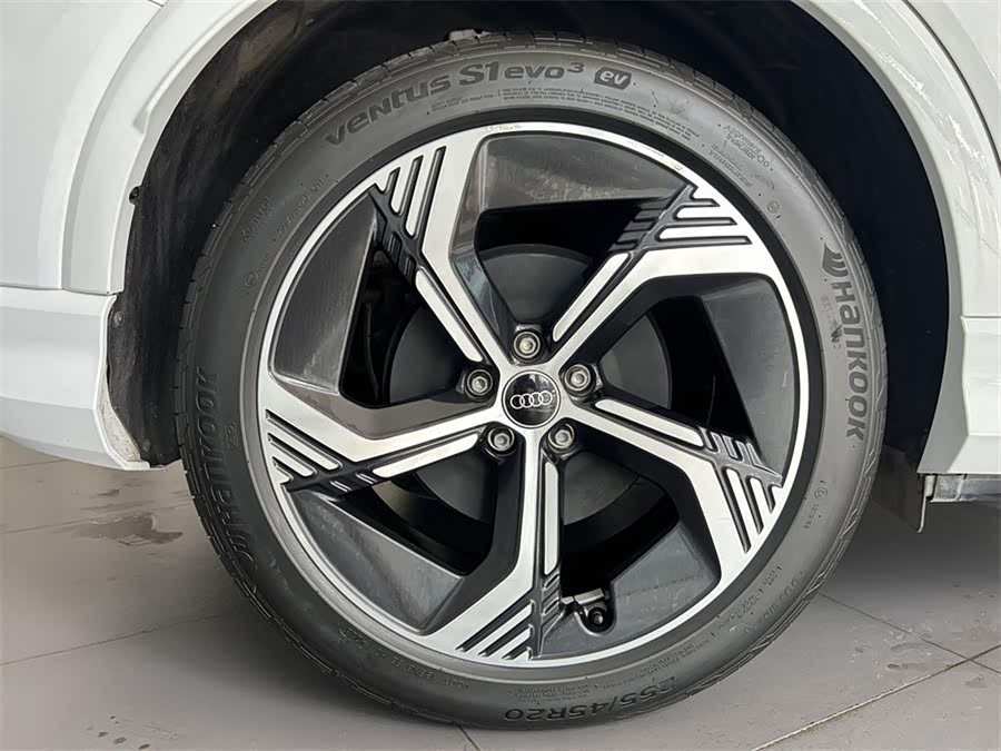 Audi Q4 e-tron 2024 صورة سيارة #15