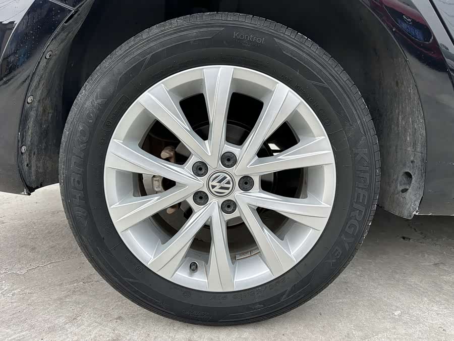 Volkswagen Lavida 2018 car image #15