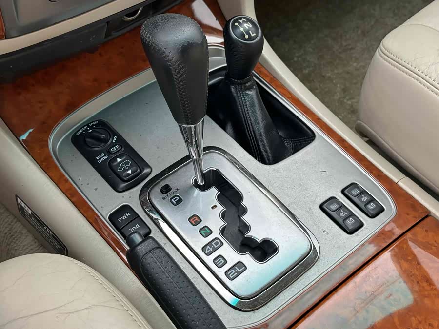 丰田 兰德酷路泽 2006 汽车图片 #15