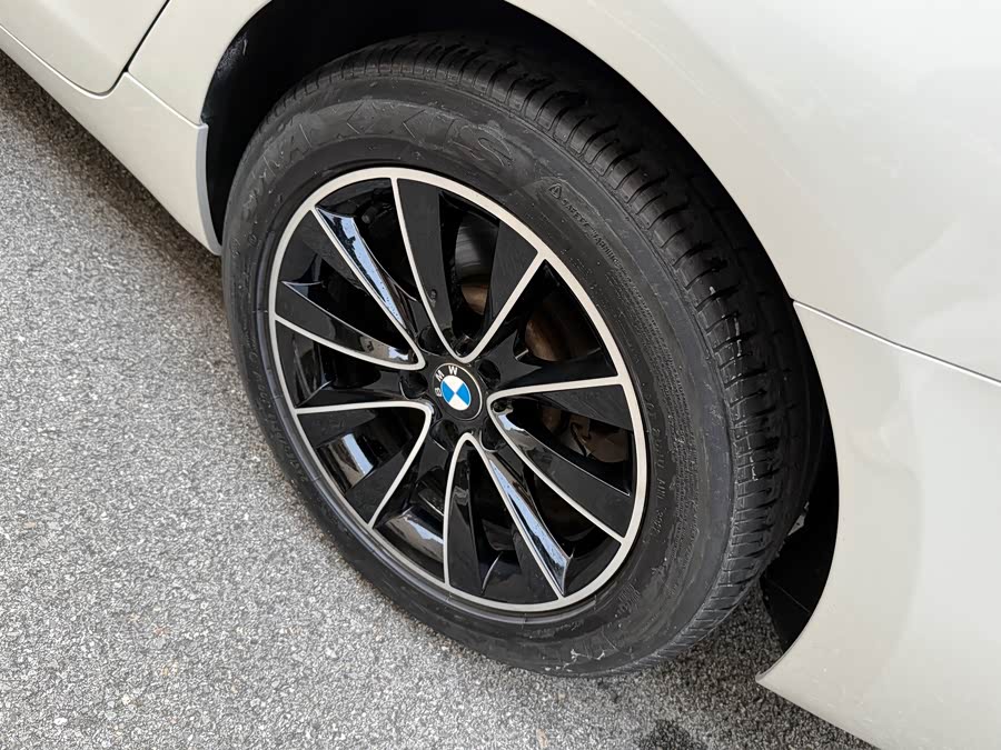 BMW 5 Series GT 2015 immagine di auto #15