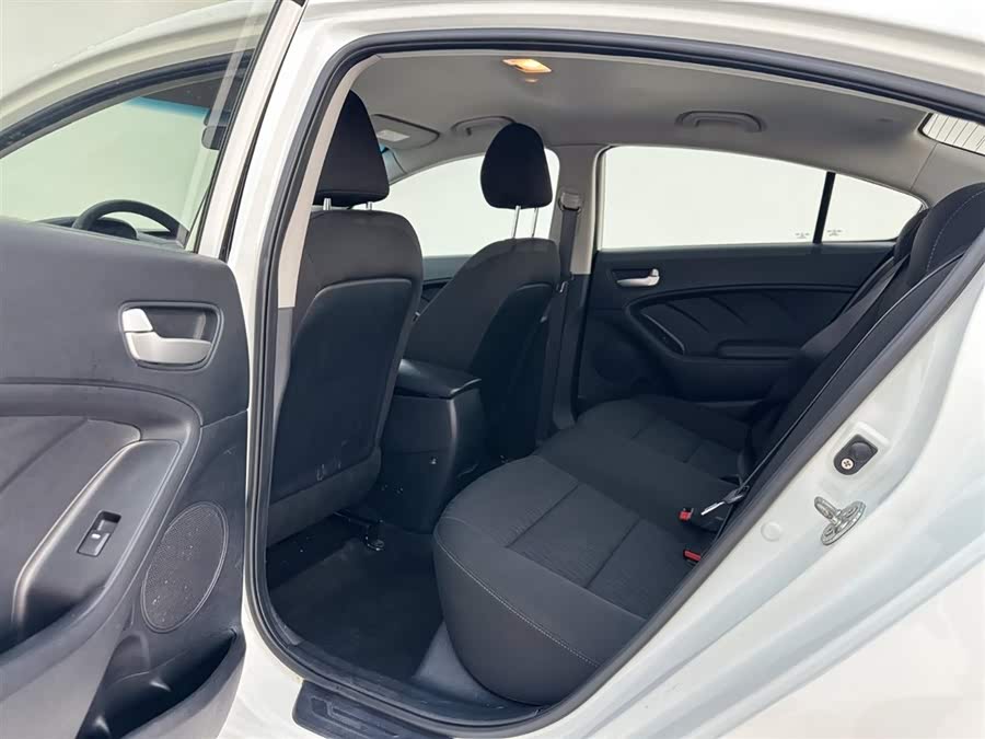 Kia K3 2013 car image #15