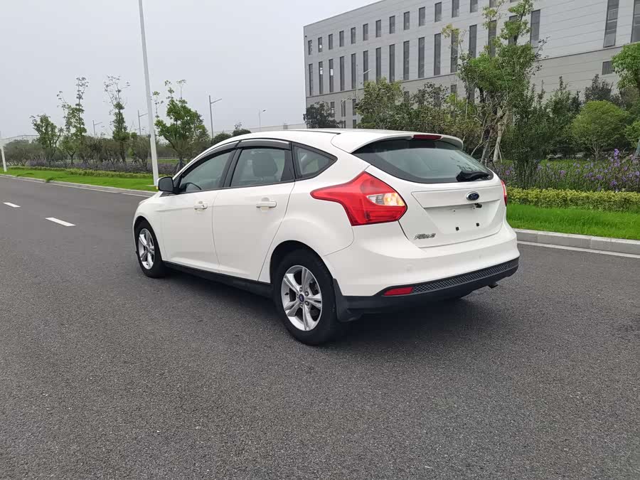 Ford Focus 2013 car image #15