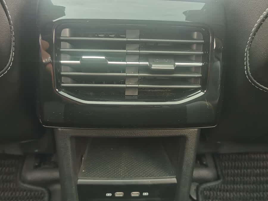 Volkswagen ID.4 X 2024 immagine di auto #15