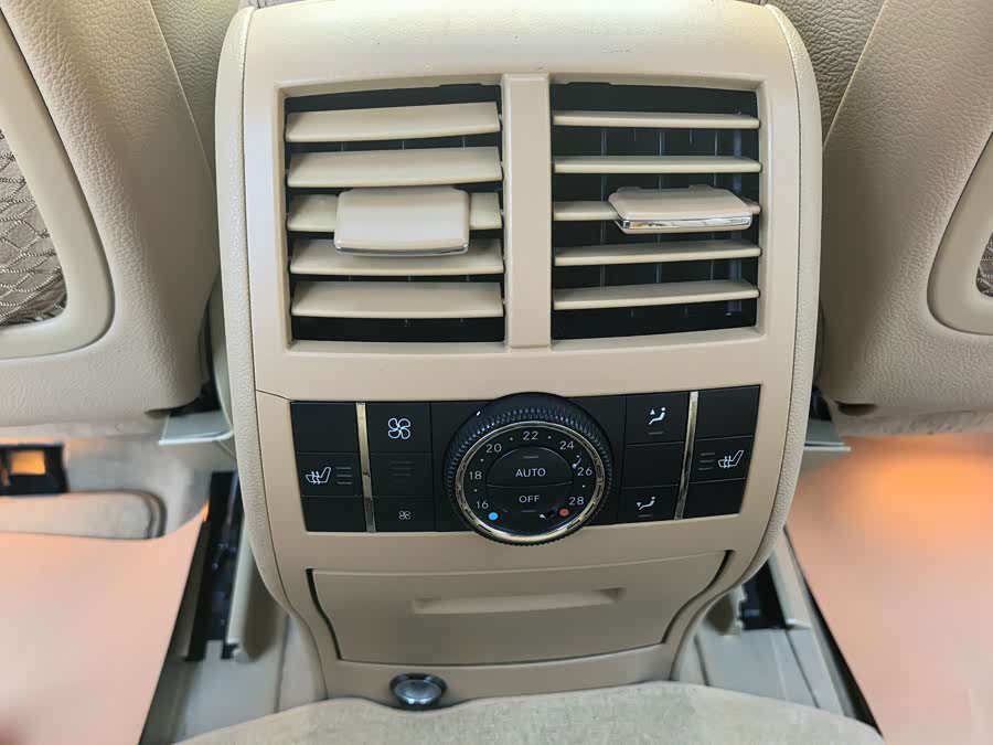 Mercedes-Benz GL Class 2008 car image #15