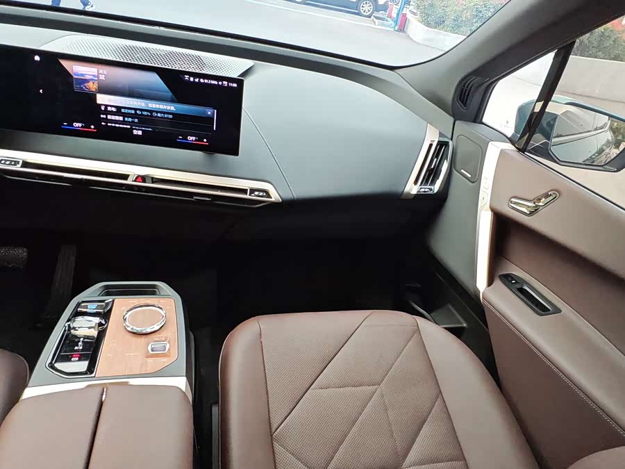 BMW iX 2023 immagine di auto #15