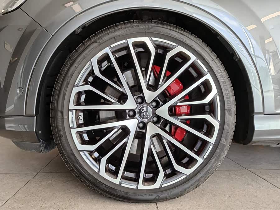 Audi SQ7 2024 car image #15