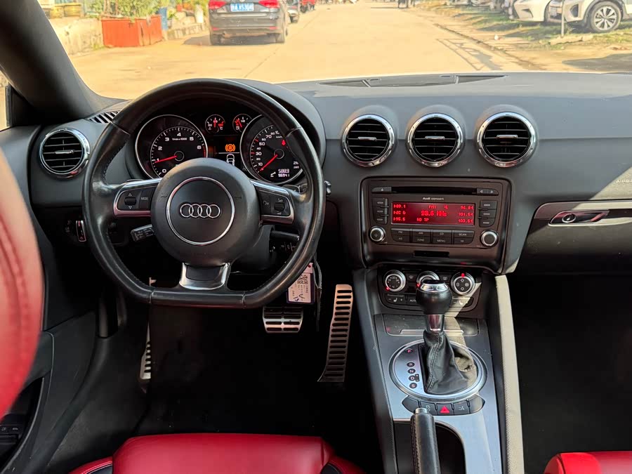 Audi TT 2013 car image #15