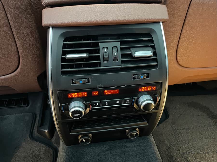 BMW 5 Series GT 2014 immagine di auto #15