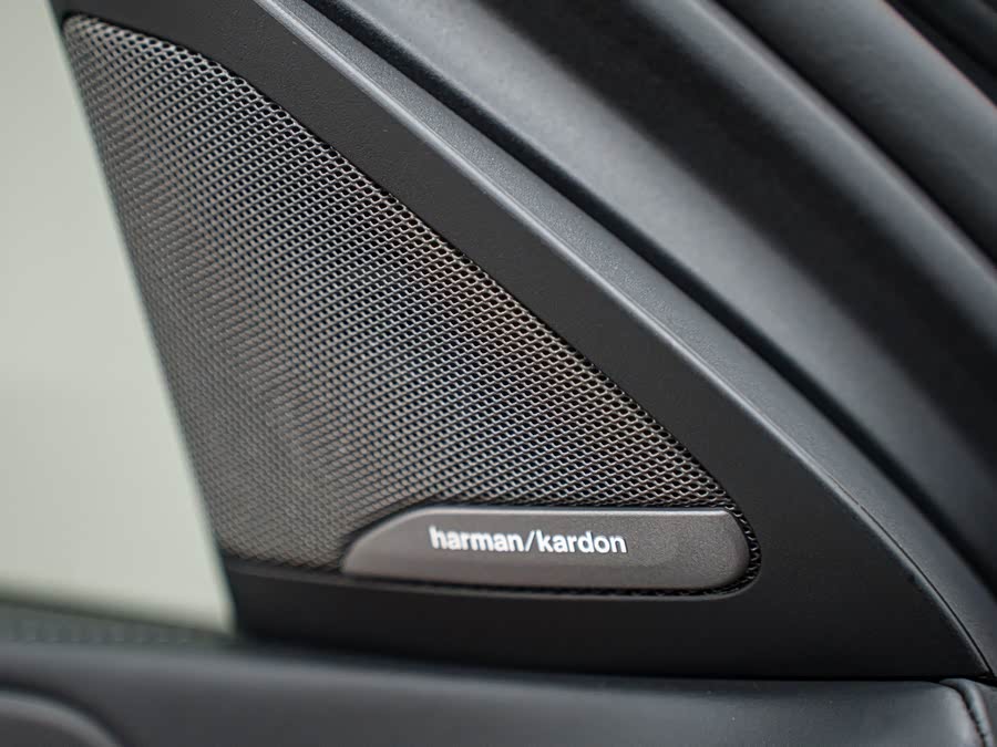 BMW X6 M 2023 car image #15