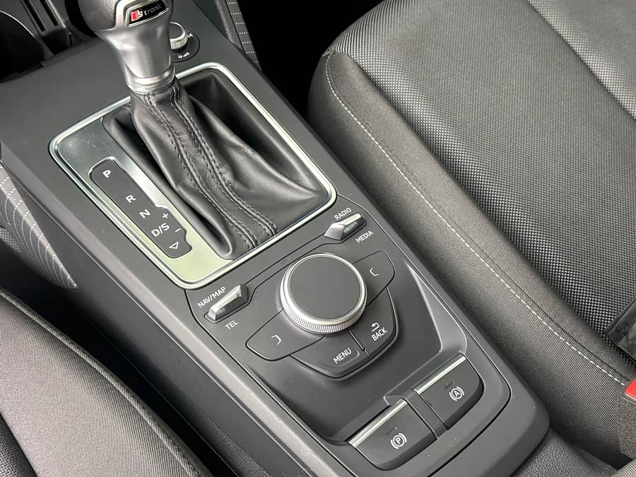 Audi Q2L 2020 #15 Audi Q2L 2020 car image #15