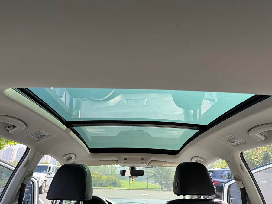 Volkswagen Golf Sportsvan 2018 car image #15