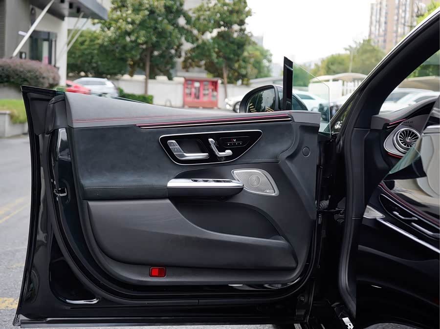 Mercedes-Benz EQE AMG 2023 imagem de carro #15