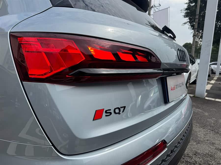 Audi SQ7 2024 image de voiture #15