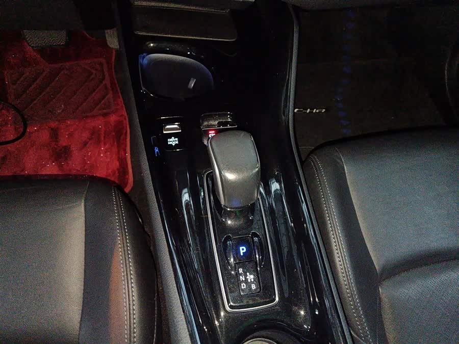 Toyota C-HR EV 2020 immagine di auto #15