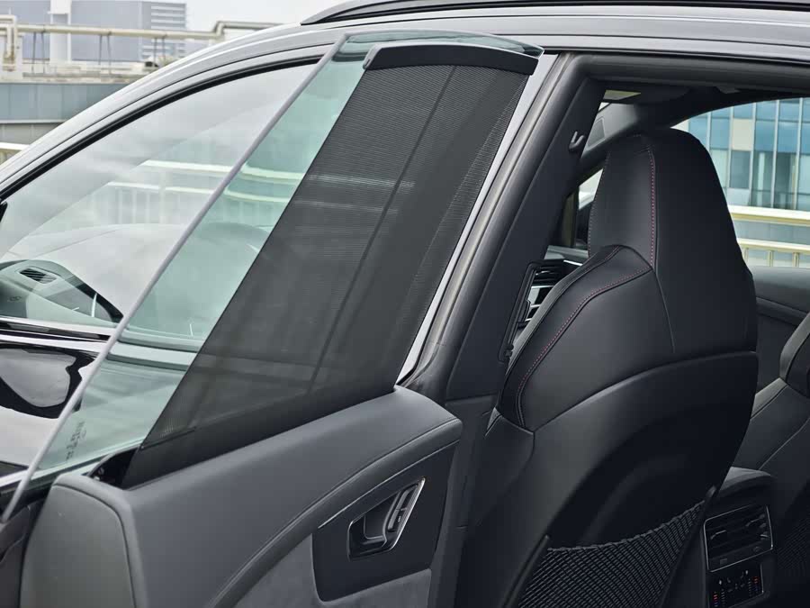 Audi RS Q8 car image #15