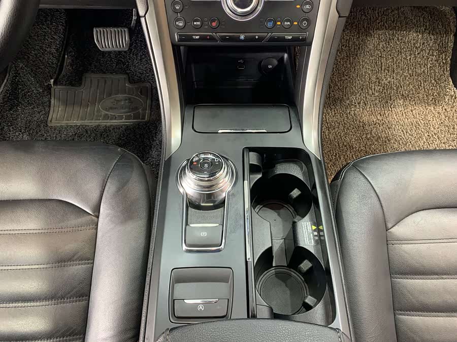 Ford Mondeo 2017 car image #15
