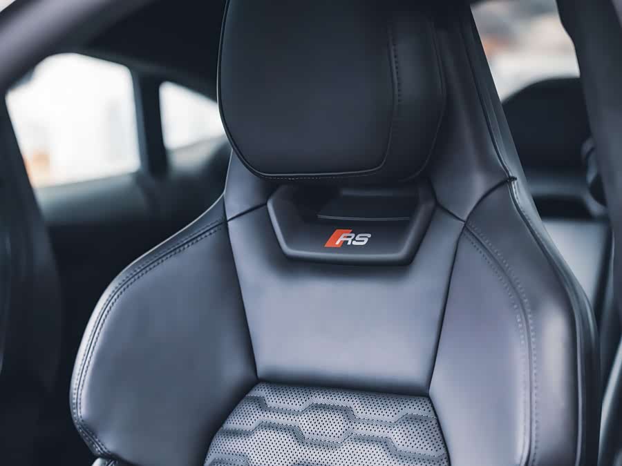 Audi RS e-tron GT 2023 car image #15