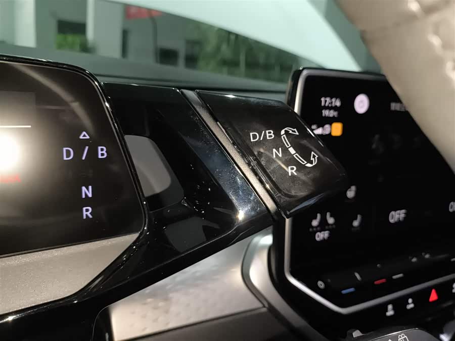 Volkswagen ID.6 X 2023 car image #15