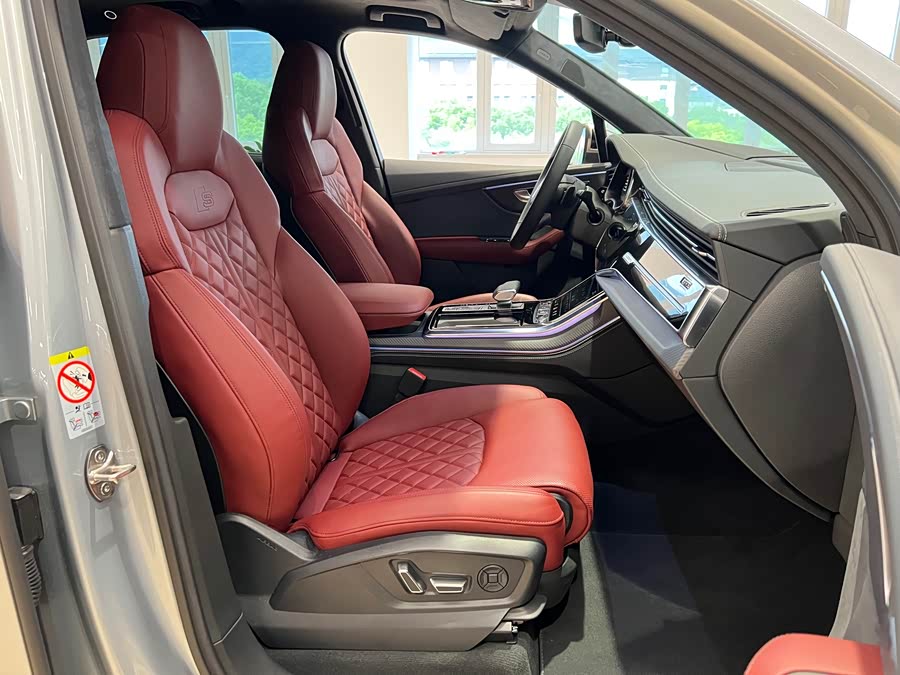 Audi SQ7 2024 car image #15