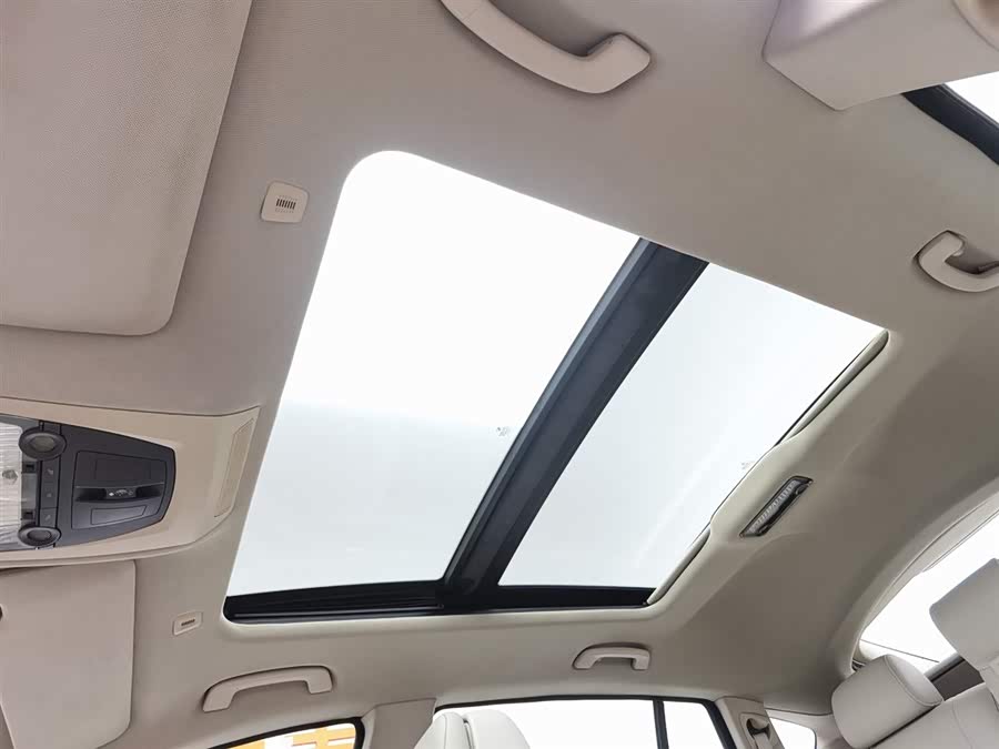 BMW 5 Series GT 2017 immagine di auto #15