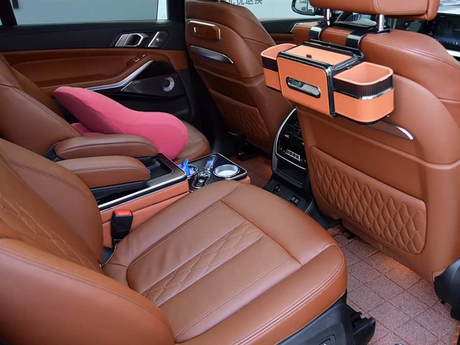 BMW X7 M60i 2023 immagine di auto #15