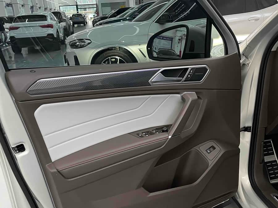 Volkswagen Tiguan L 2021 #15 Volkswagen Tiguan L 2021 car image #15