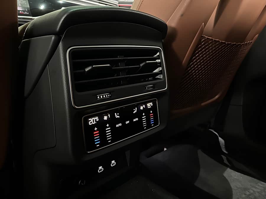 Audi Q8 2023 immagine di auto #15