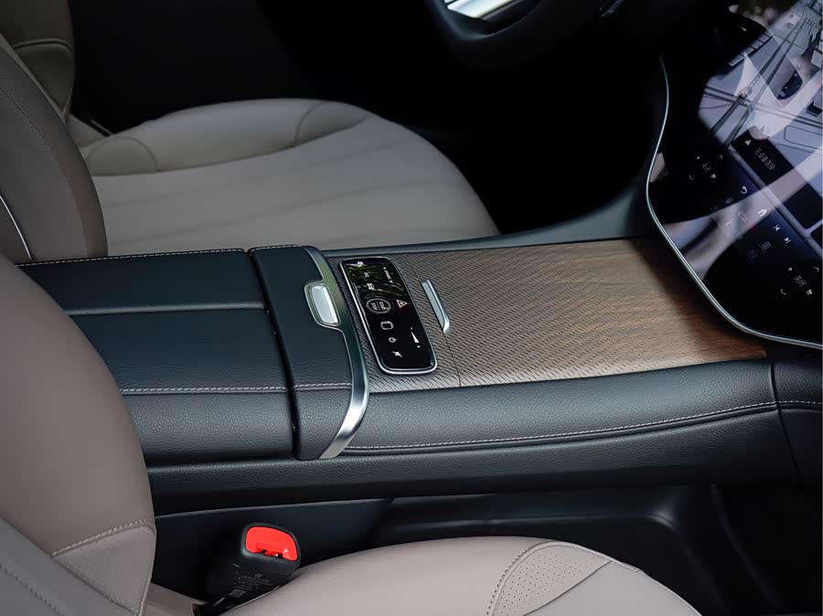 Mercedes-Benz EQE SUV 2025 immagine di auto #15