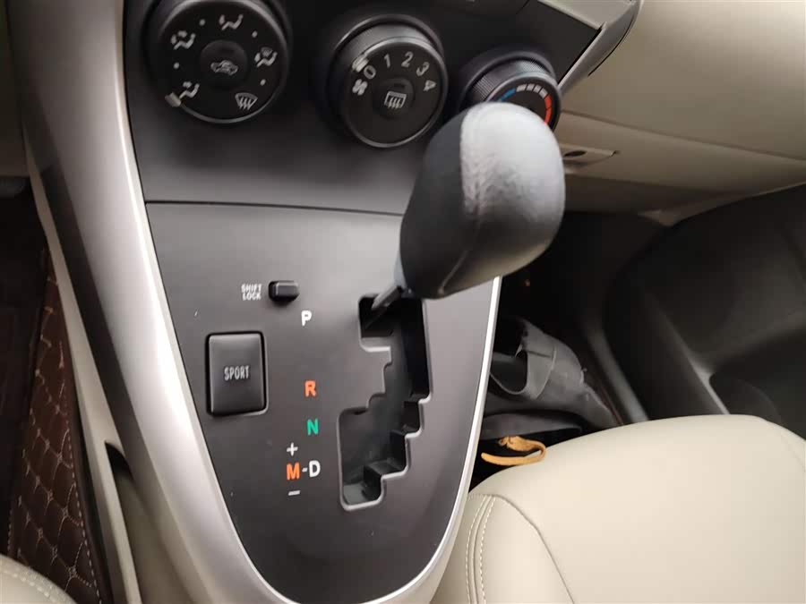 Toyota Reiz 2017 immagine di auto #15