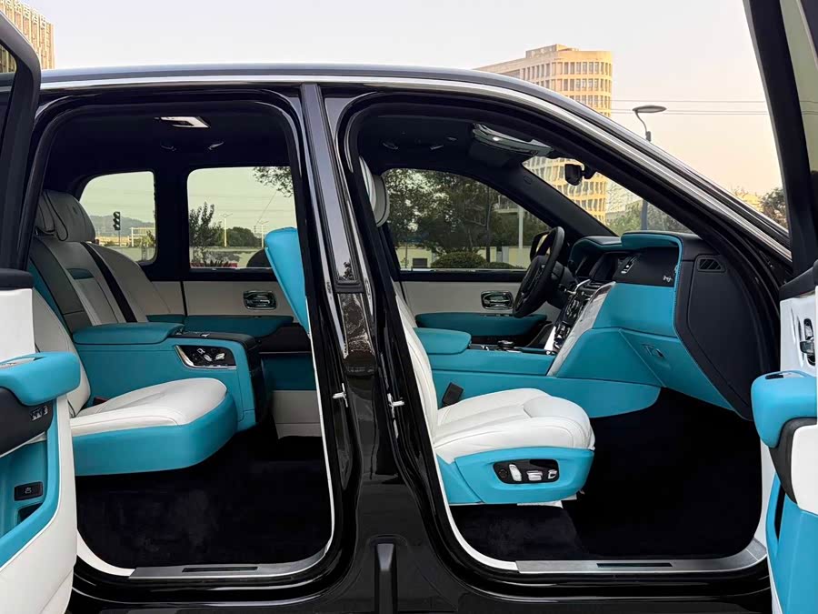 Rolls-Royce Cullinan 2023 car image #15