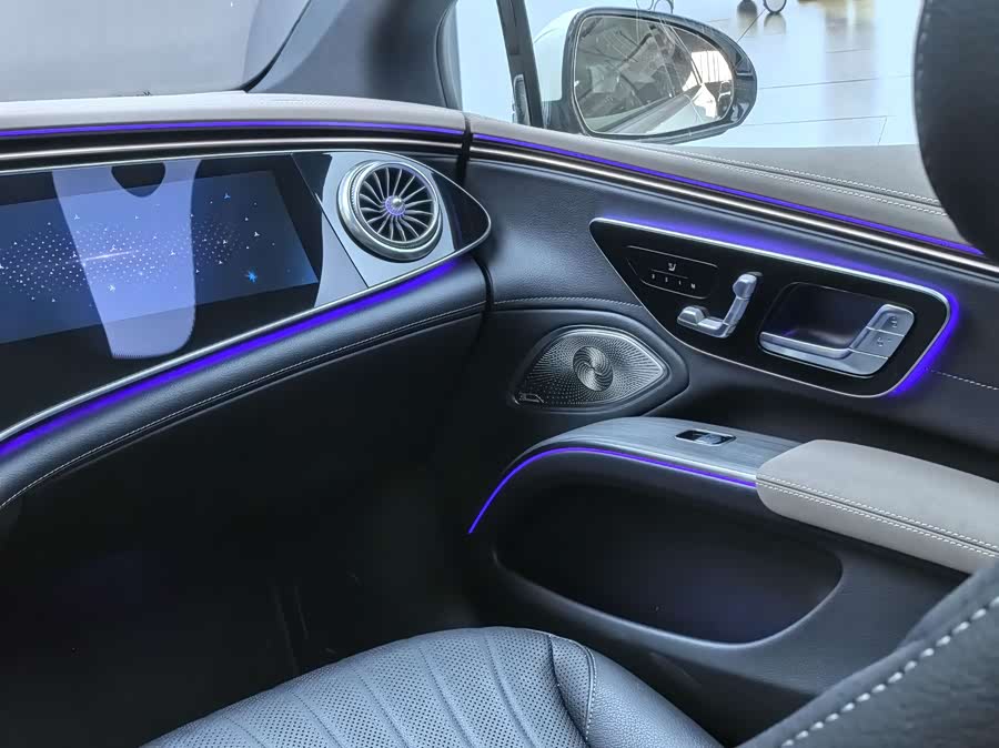 Mercedes-Benz EQS Class 2023 car image #15