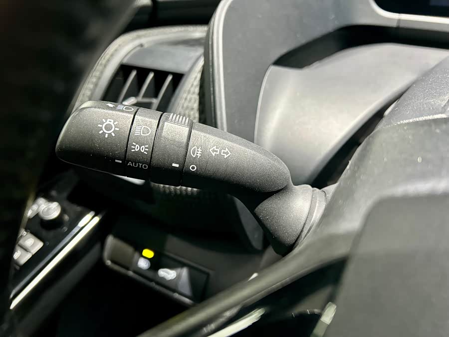 Toyota bZ4X 2022 immagine di auto #15