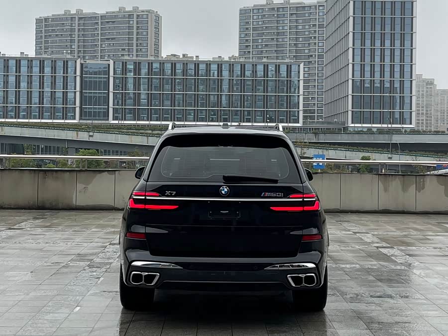 BMW X7 M60i 2023 #15 BMW X7 M60i 2023 car image #15