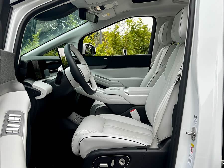 Xpeng X9 2024 immagine di auto #15